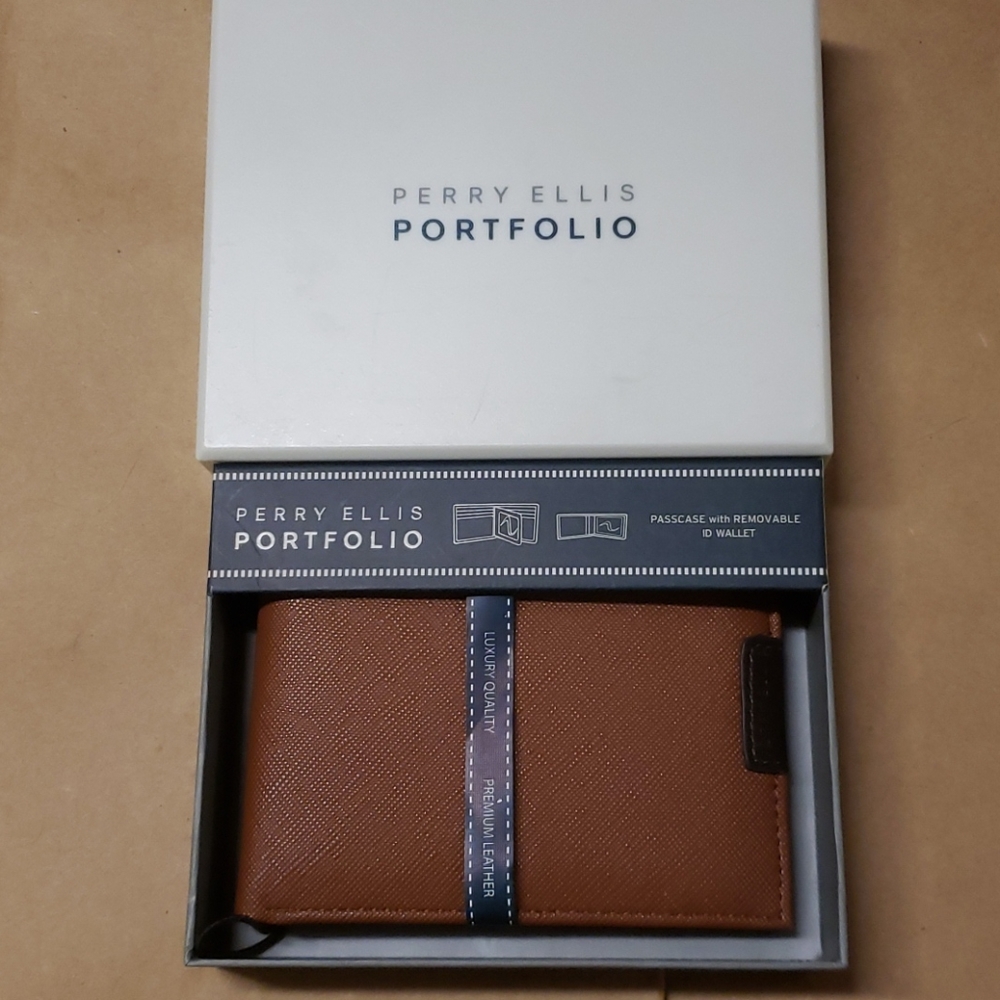 Perry Ellis Portfolio Passcase